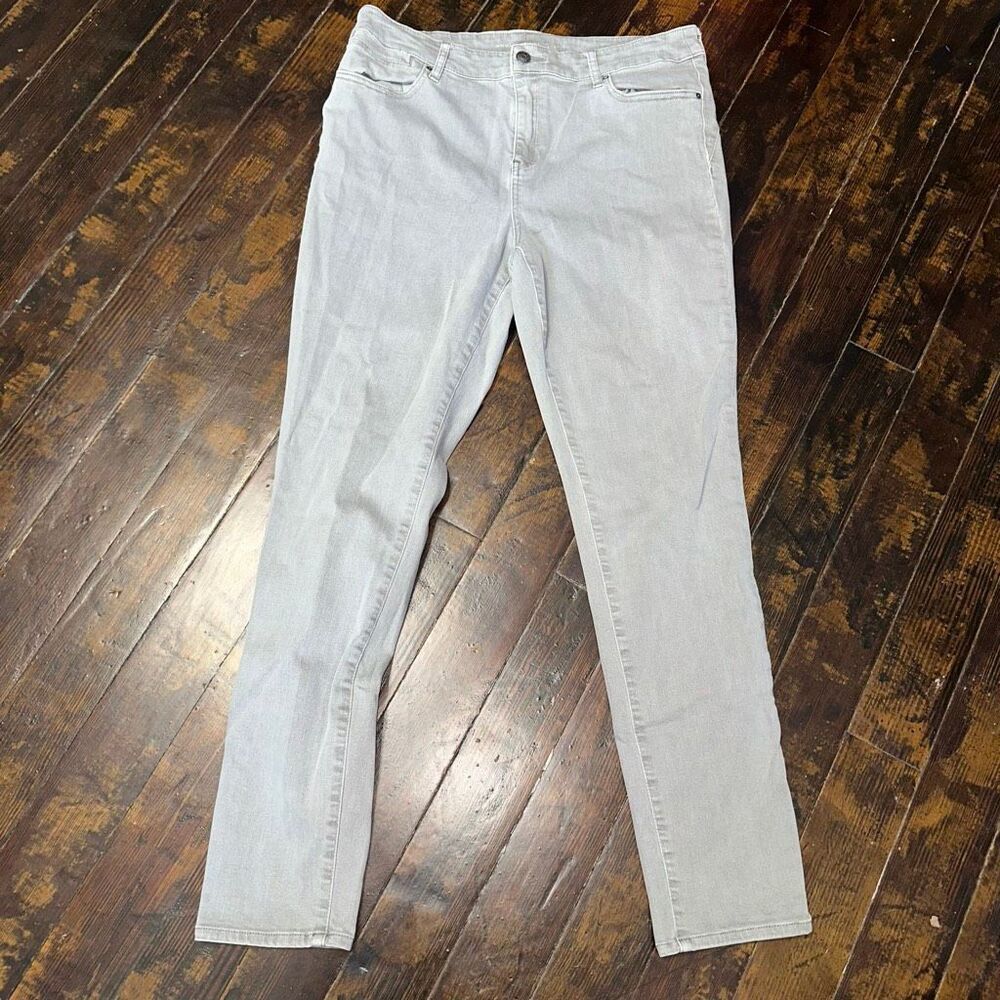 Chico’s the platinum washed gray 1.5/10 stretchy luxe jeans
